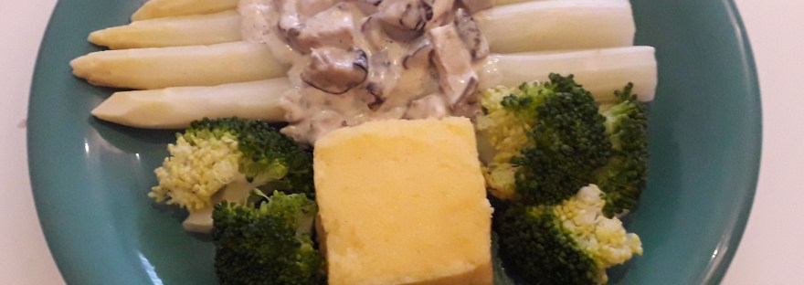 Witte asperges met shiitake's, broccoli en polenta in lactosevrije sojaroomsaus - Vegetarisch recept
