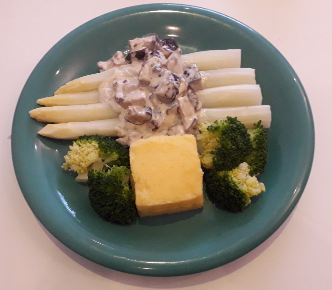 Asperges met shiitake, broccoli, polenta en sojaroomsaus –&nbsp;Vegetarisch
